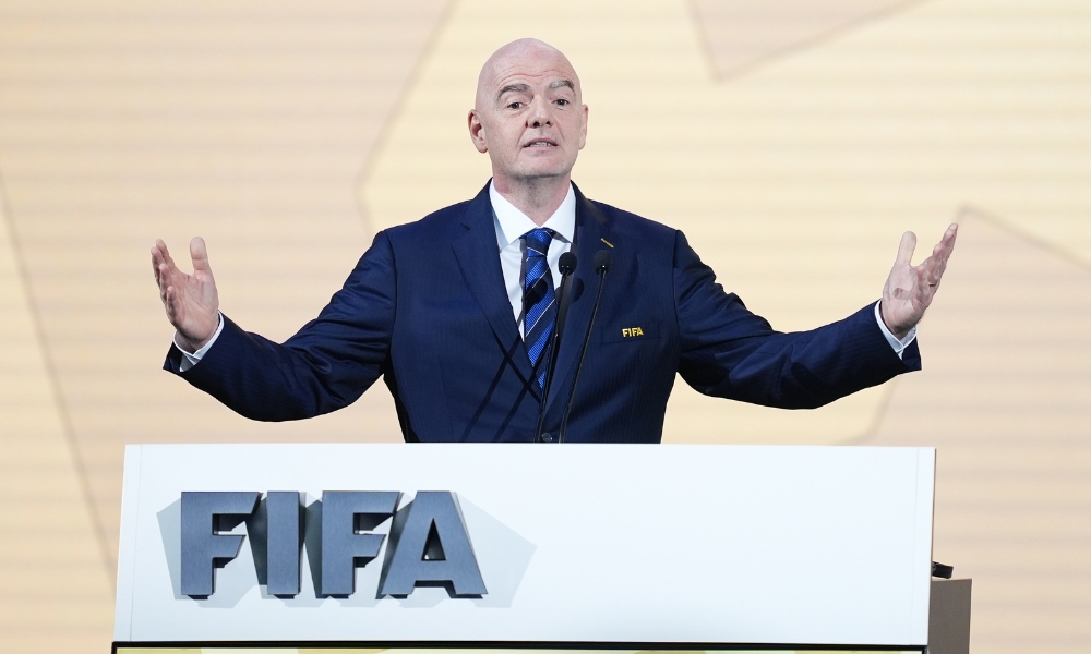 南宫28官方网站：重要性完全不输两大巨头！后场大将有能力成为湖人的第三巨头？.